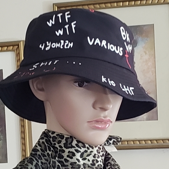 Graffiti Print Bucket Hat Black White - Picture 6 of 14